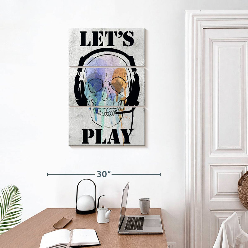 Senne Skull Games I, 32" H x 20" W