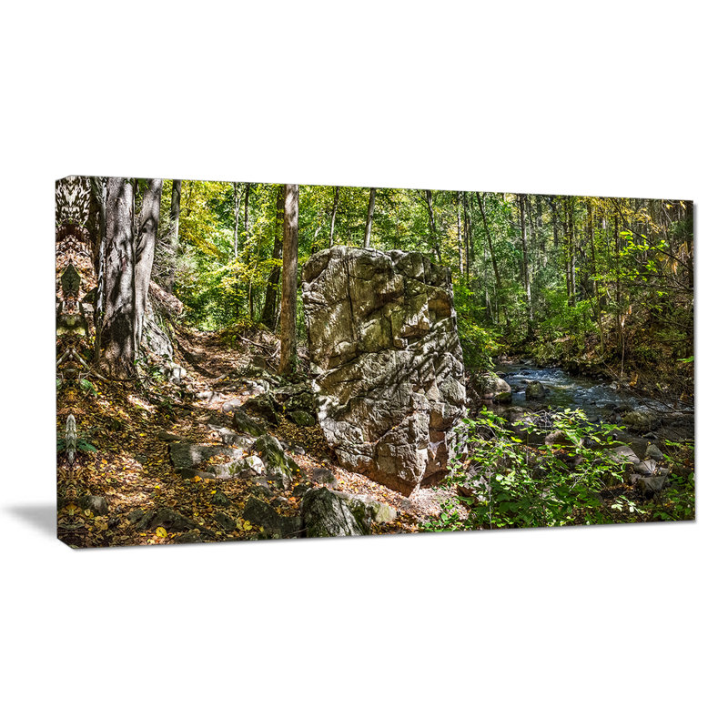 «Huge Rock in Black River Shore», reproduction de photo sur toile tendue, H 20 po x l 40 po x P 1po