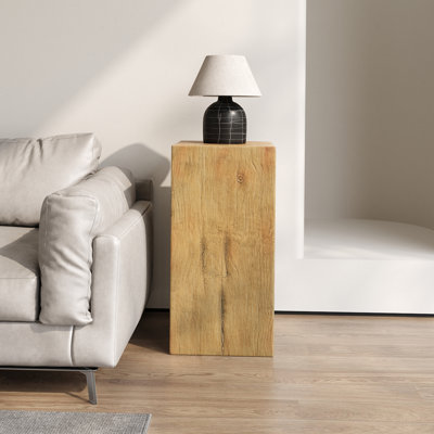 Table de bout à colonne carrée à aspect bois MGO, H 33,75 po, finition vieillie d'aspect bois, mélange avec différentes hauteurs, utilisation à l'intérieur comme à l'extérieur, couleur naturelle