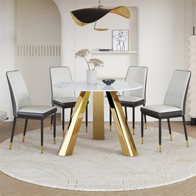 Une table de salle à manger ronde de 42 pouces avec une base en fonte et des pieds en acier inoxydable