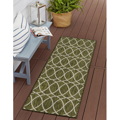 Geometric Indoor/Outdoor Area Rug in Green