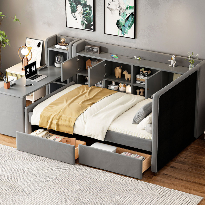 Lit de jour gris simple revêtu de velours doux, avec tiroirs, tablettes, armoires rabattables et table d'appoint - idéal pour les petits appartements
