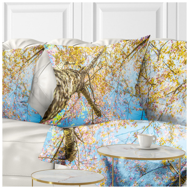 Sous la branche de cerisier jaune - coussin imprimé forêt, 16 po x 1 po, Coussin décoratif