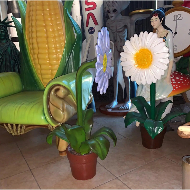 Petite statue de marguerite mauve en pot