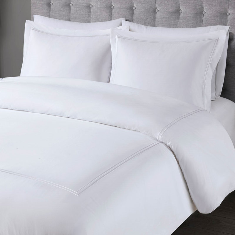 Ensemble d'édredon en satin de coton à rayures brodées à densité de tissage 500 Mooney, Blanc / blanc