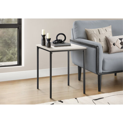 Table de chevet carrée contemporaine de 56 cm (22 pouces) avec revêtement en chêne délavé et métal noir, un incontournable de la décoration de chambre