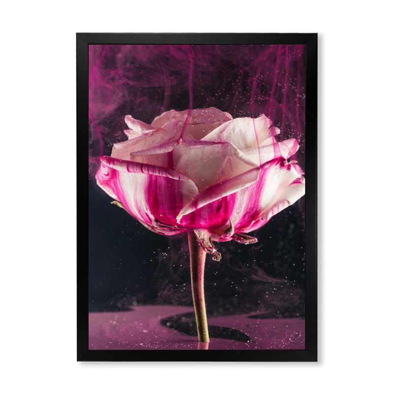 Gros plan d'une rose rétro - décoration murale traditionnelle sur toile, H 20 po x l 12 po x P 1 po, Cadre photo noir