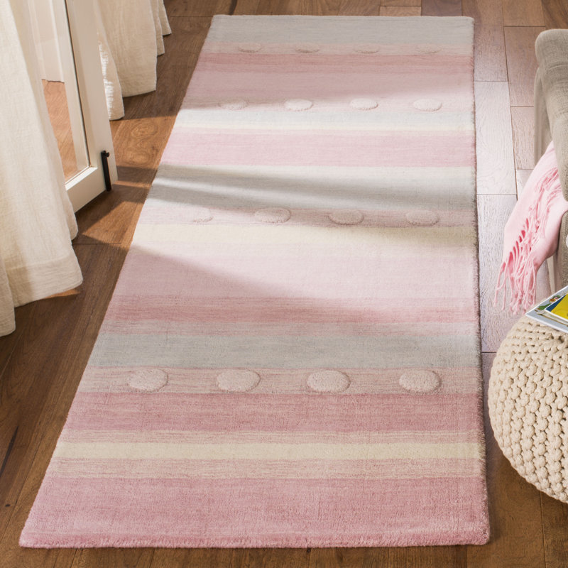 Gosselin children's hand-woven wool rug, Tapis de couloir 2 pi 6 po x 8 pi