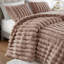 Ensemble de couette côtelée luxueuse 3 pièces en velours microfibre imitation fourrure, couleur moka, format king-135105740