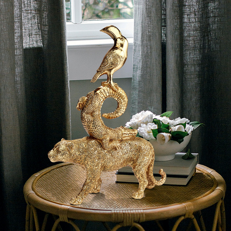 Figurine animal exotique empilée en trio