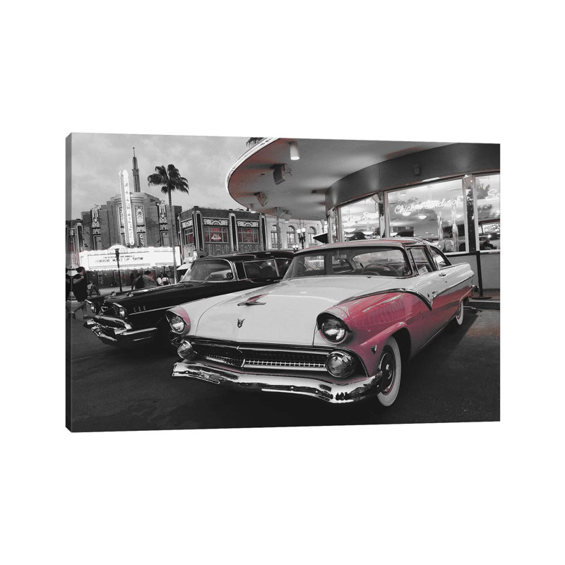 «Retro White and Pink Car» par Pixy Paper - impression sur toile tendue, H 18 po x l 26 po x P 1,5 po