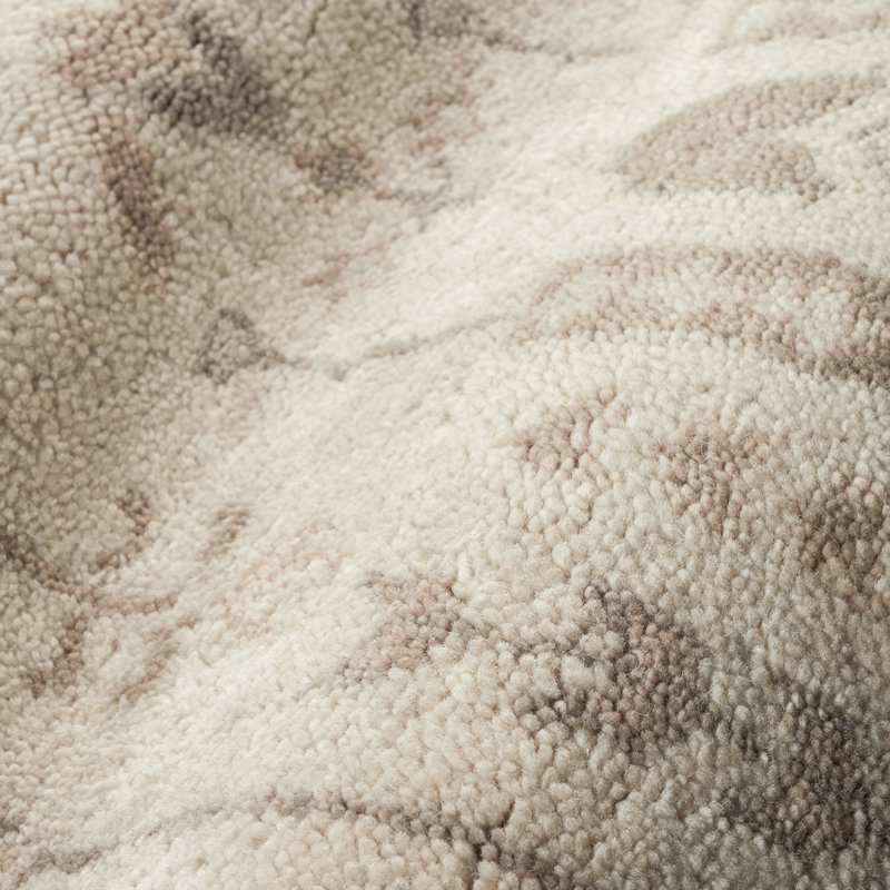 Dara Hand Knotted Wool Floral Area Rug in Ivory/Cream, Runner 2'6" x 8'