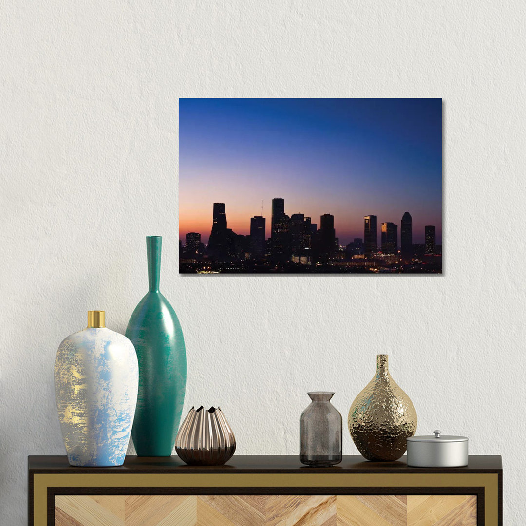 Texas, Houston Skyline in der Morgendämmerung von Rob Tilley - Galerie-verpackte Leinwand Giclée