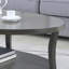 Table basse ovale avec plateau en bois manufacturé et tablette