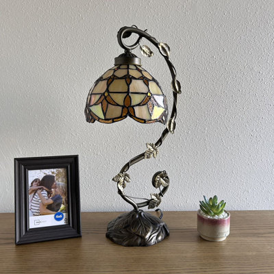 Lampe de table Simonson en verre teinté doré de style baroque avec feuilles en fer et lavande l 11 po x P 8 po x H 21 po