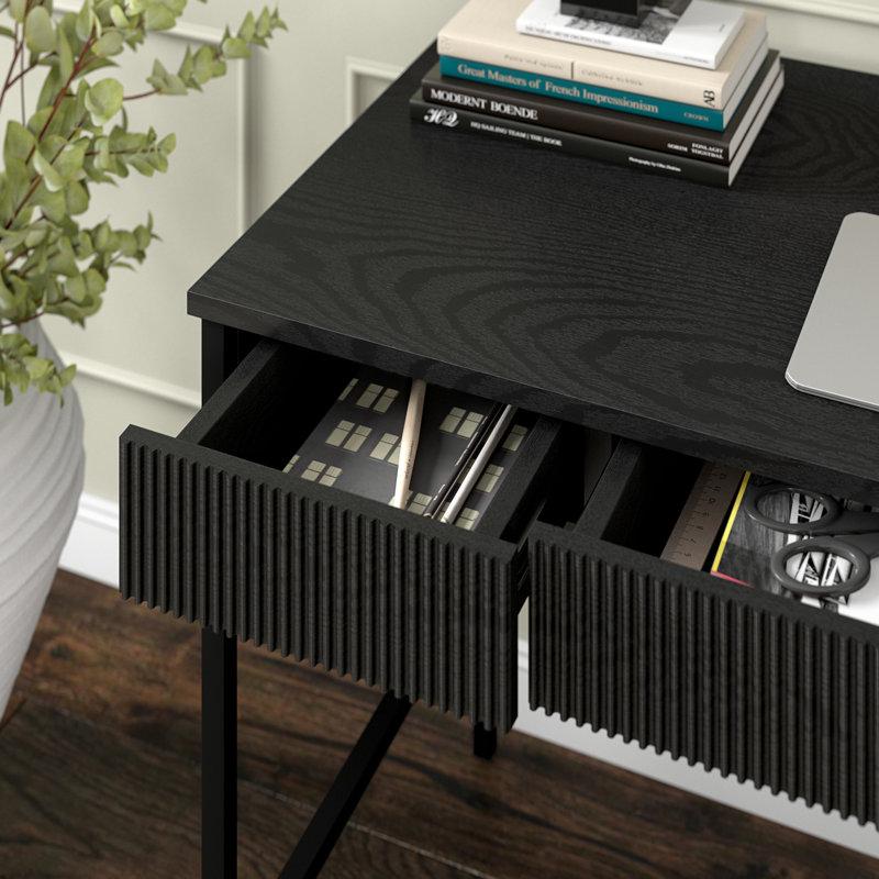 Bureau d'écriture cannelé de 47,9 po de largeur avec 3 tiroirs de rangement - Bureau Mid-Century moderne en acier noir pour bureau à domicile | Vera