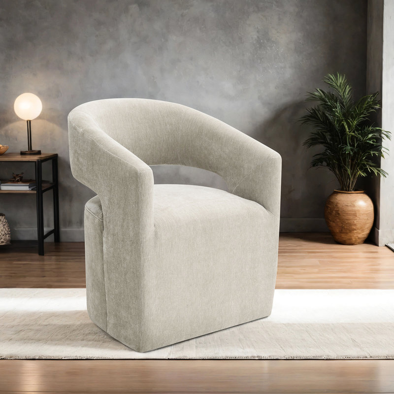 Fauteuil contemporain de style taupe, avec dossier, revêtu de tissu doux, de bois massif et de mousse, avec base sculptée intégrée