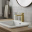 Robinet de lavabo de salle de bain moderne avec poignée simple-120650238