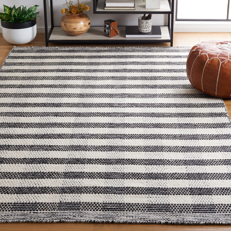 Tapis rayé noir / ivoire Kilim 807, Rectangle 6 pi x 9 pi