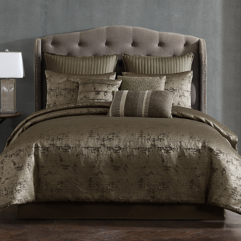 Dobbins Bedding, Queen Comforter + 2 Queen Pillowcases, Gold