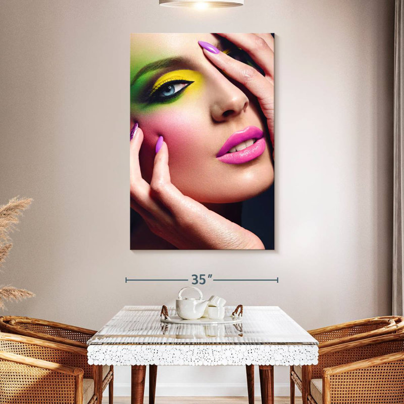 Maquillage Shuttworth Flashy, H 51 po x l 34 po