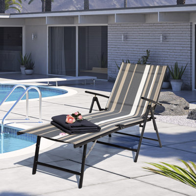 Chaise longue d'extérieur en métal Grimball, chaise longue d'extérieur pliable et sans assemblage avec dossier réglable à 7 positions, chaise longue de patio pour la piscine, rayures taupe