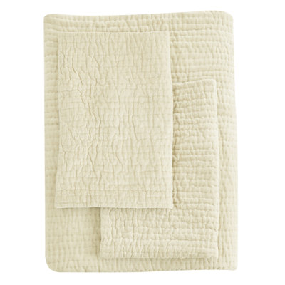 Chambord Velvet Quilt Set