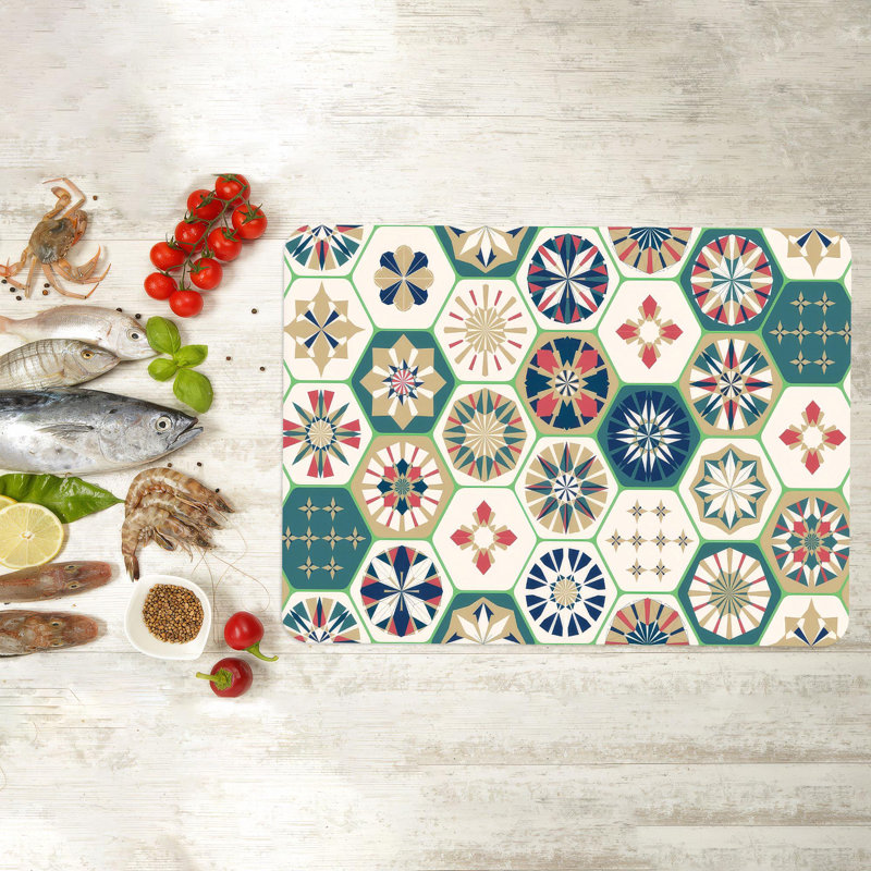 Motif géométrique bohémien moderne sur verre, idéal pour une table de service de cuisine élégante ou un cadeau de pendaison de crémaillère unique