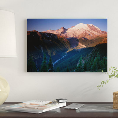 «Mt Rainier As Seen at Sunrise, Mt Rainier National Park, Washington II» par Tim Fitzharris - impression sur toile tendue