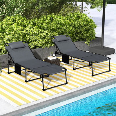 Chaise longue d'extérieur, 2 pièces pliantes, 5 niveaux d'inclinaison, un trou pour le visage de lecture, une poche latérale et, gris pour la cour, le patio, 2 chaises longues pliantes de bronzage, 5 réglages d'inclinaison et la plage,