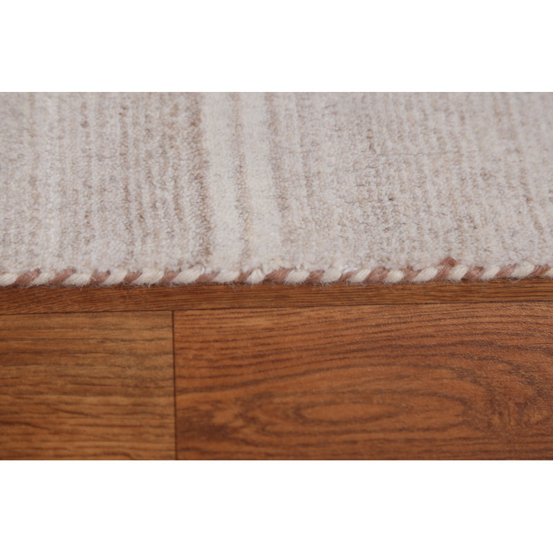 Tapis gris clair en soie noué à la main de conception unique 5 pi 7 po x 7 pi 6 po