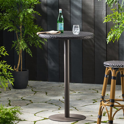 Table de bar en rotin exquise pour une détente ultime