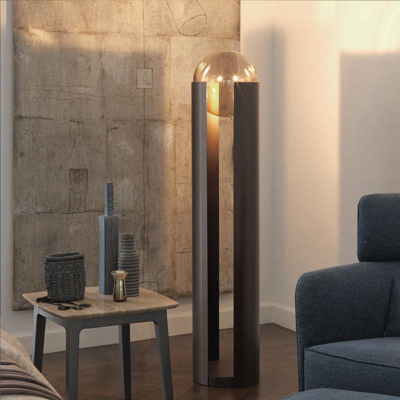 Lampe sur pied en fer noir