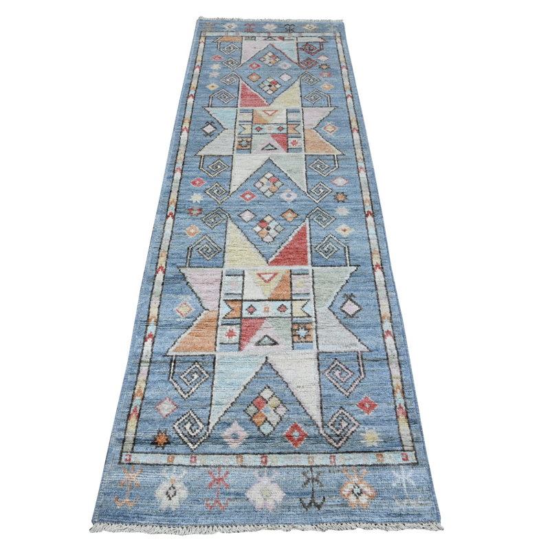 Tapis de couloir oriental bleu d'inspiration Anatolian 2 pi 8 po x 8 pi 3 po Beau