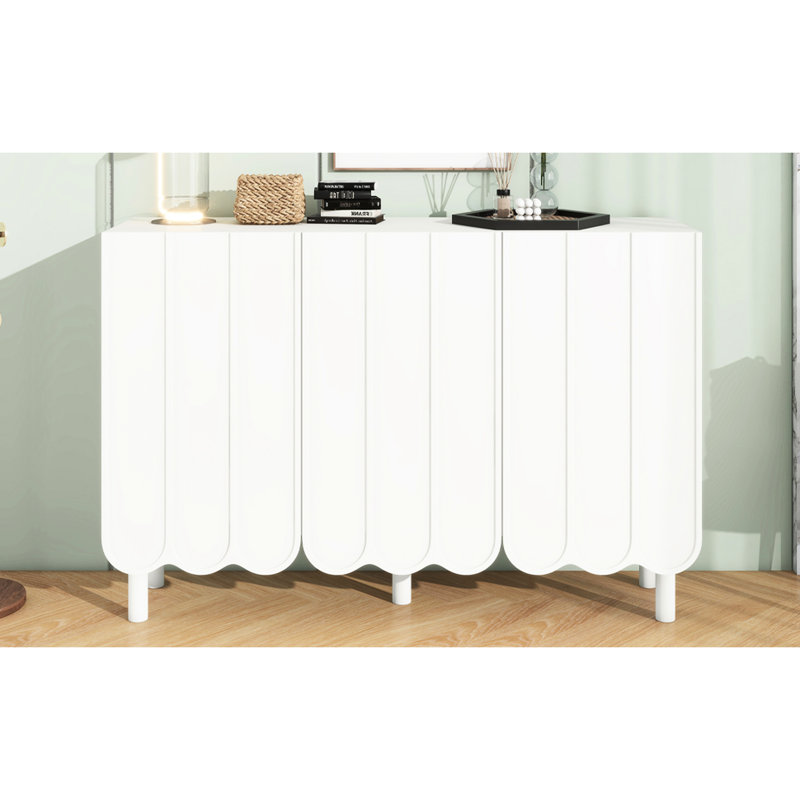 Armoire à chaussures blanche avec tablettes réglables et espace de vie polyvalent