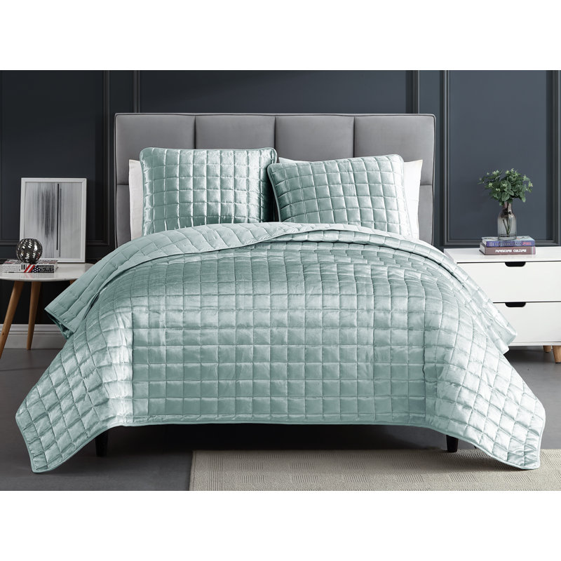 Graphite Velvet Reversible Full/Queen Quilt Set with Shams