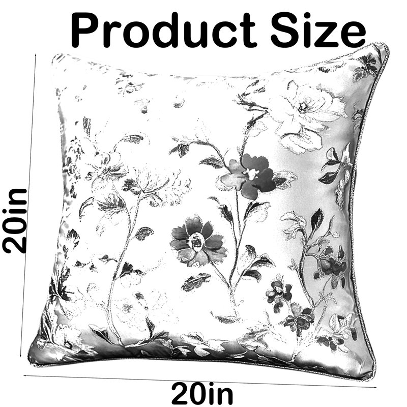 Coussin brodé à motif floral