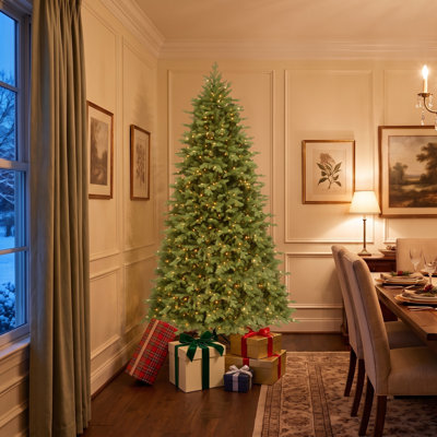 Sapin Fraser de 1,98 m (6,5 pi) de style royal avec éclairage DEL bicolore PowerConnect.