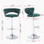 Ensemble de 2 tabourets de bar, avec repose-pieds chromé et base pivotante à hauteur réglable en velours + tabouret de bar simple à pieds chromés - Vert-169878554