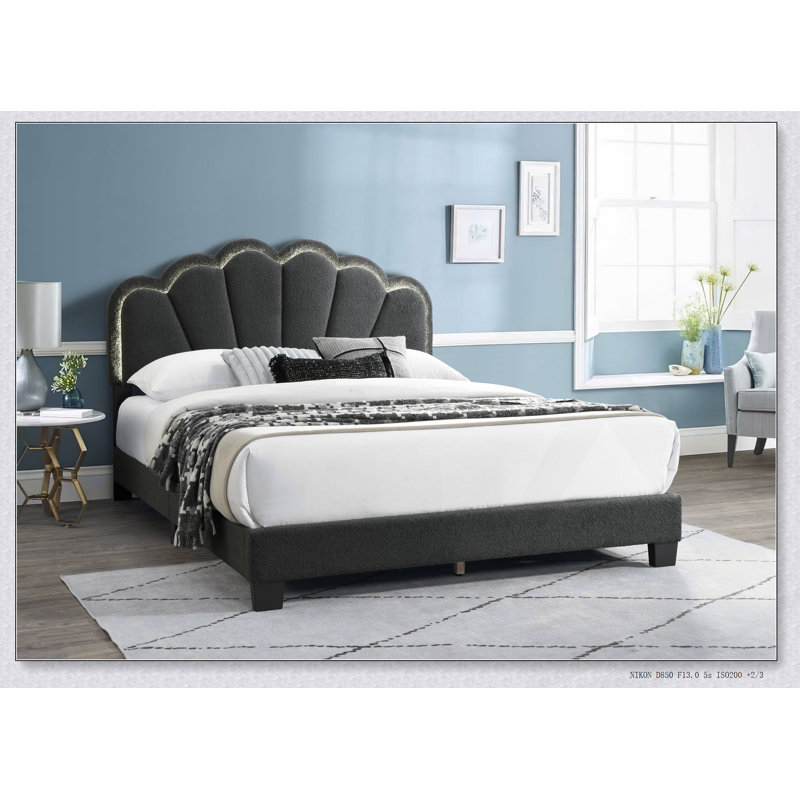 Grands lits luxueux avec des matériaux de haute qualité et une conception élégante pour un confort et un style ultimes