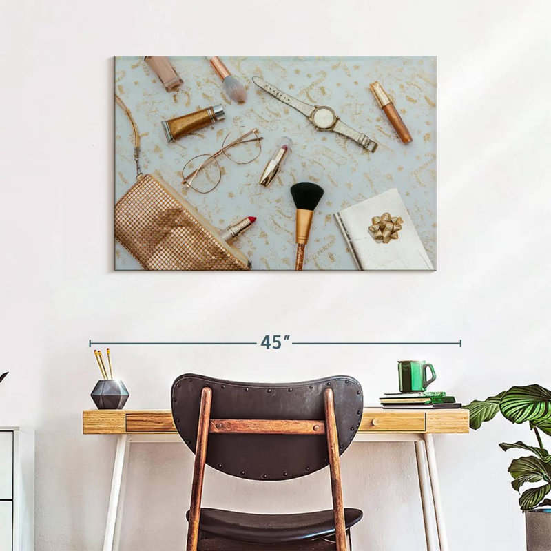 Trousse de maquillage or, H 26 po x l 39 po