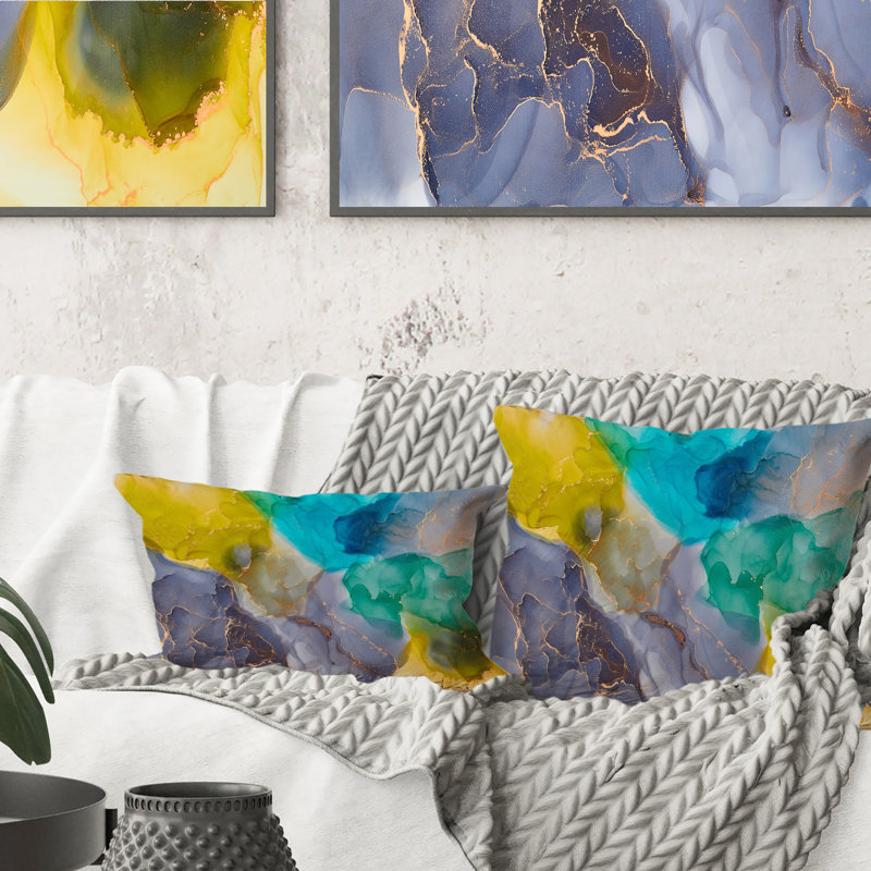 Turquoise et jaune luxueux, art fluide abstrait - coussin décoratif moderne, 16 po x 16 po