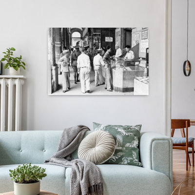 «1930s 1940S Men at local Lottery Stores, La Havane, Cuba, rétro classique rétro, art urbain tropical