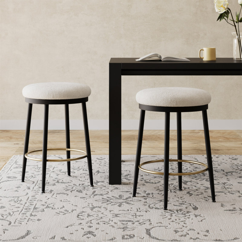 Ensemble de 2 tabourets de comptoir 24,75 po Modern, ensemble de 2 tabourets de comptoir blancs avec structure en fer, coussin éponge, repose-pieds, convient à la cuisine / chambre à coucher / salle à manger.