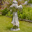 Ange tenant une statue de jardin chaton Magensium-141702595