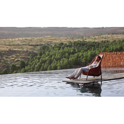 Ahnda Outdoor Lounge Chair