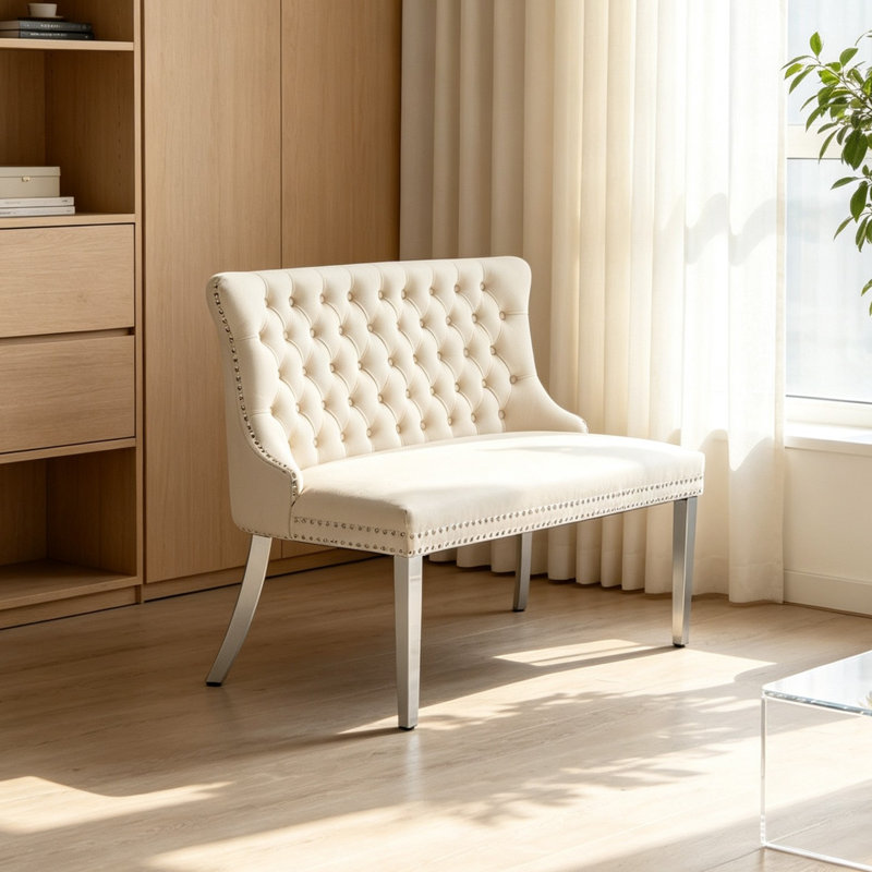 Canapé 45,6 po en velours capitonné avec dossier à oreilles et pieds en acier, Beige, Argent