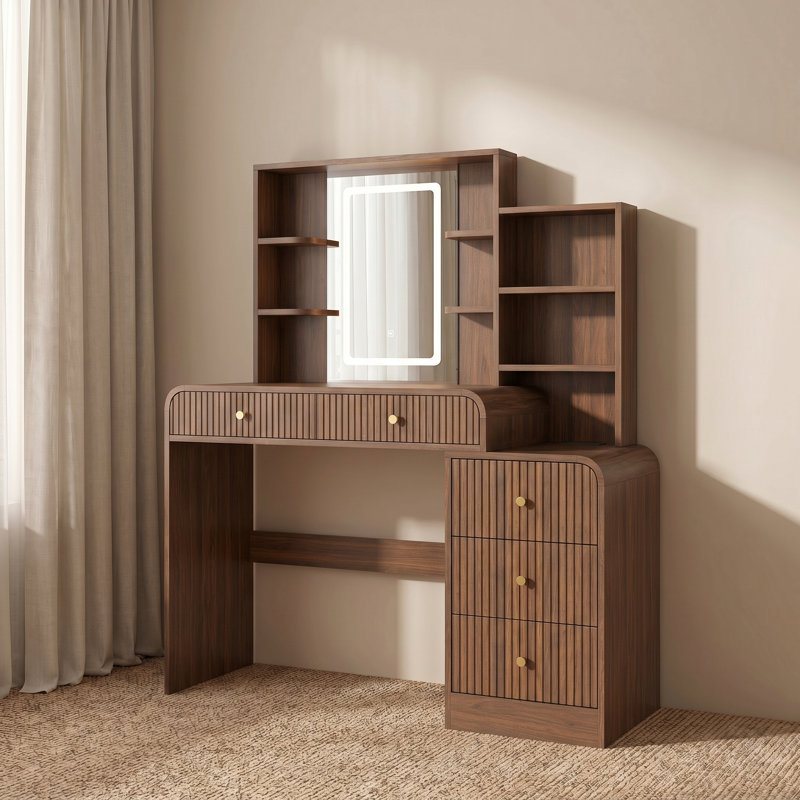 Grande coiffeuse cannelée naturelle de 47,4 po avec lumières à miroir DEL, bureau de maquillage à 5 tiroirs avec station de charge