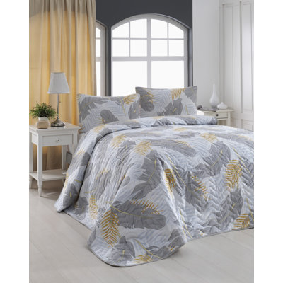 Linntown Floral Bedspread with Pillowcases