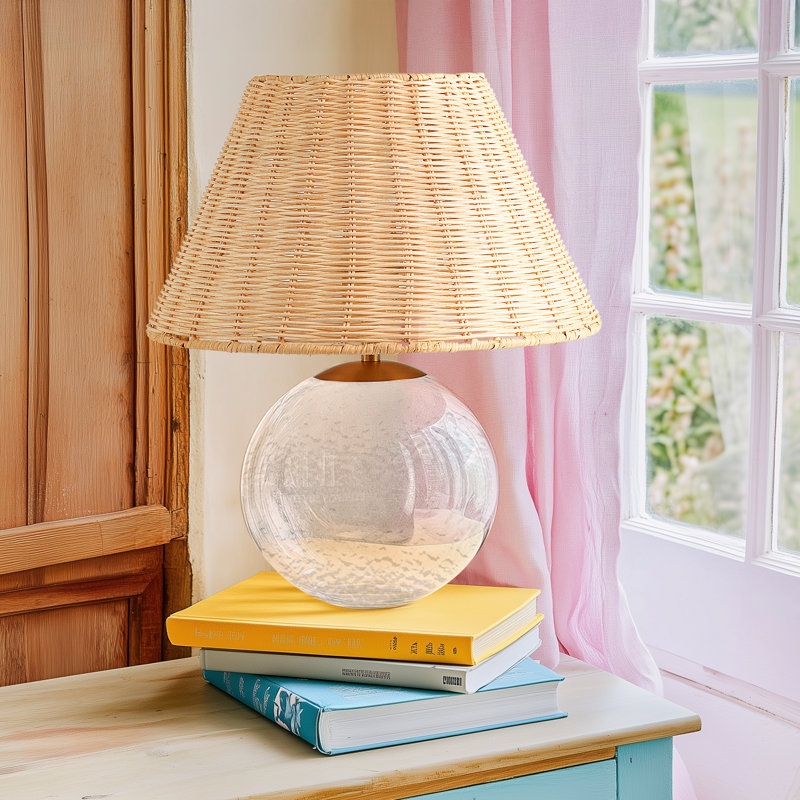 Lampe de table 17 po Boho avec abat-jour en rotin tissé à la main, base en verre transparent
